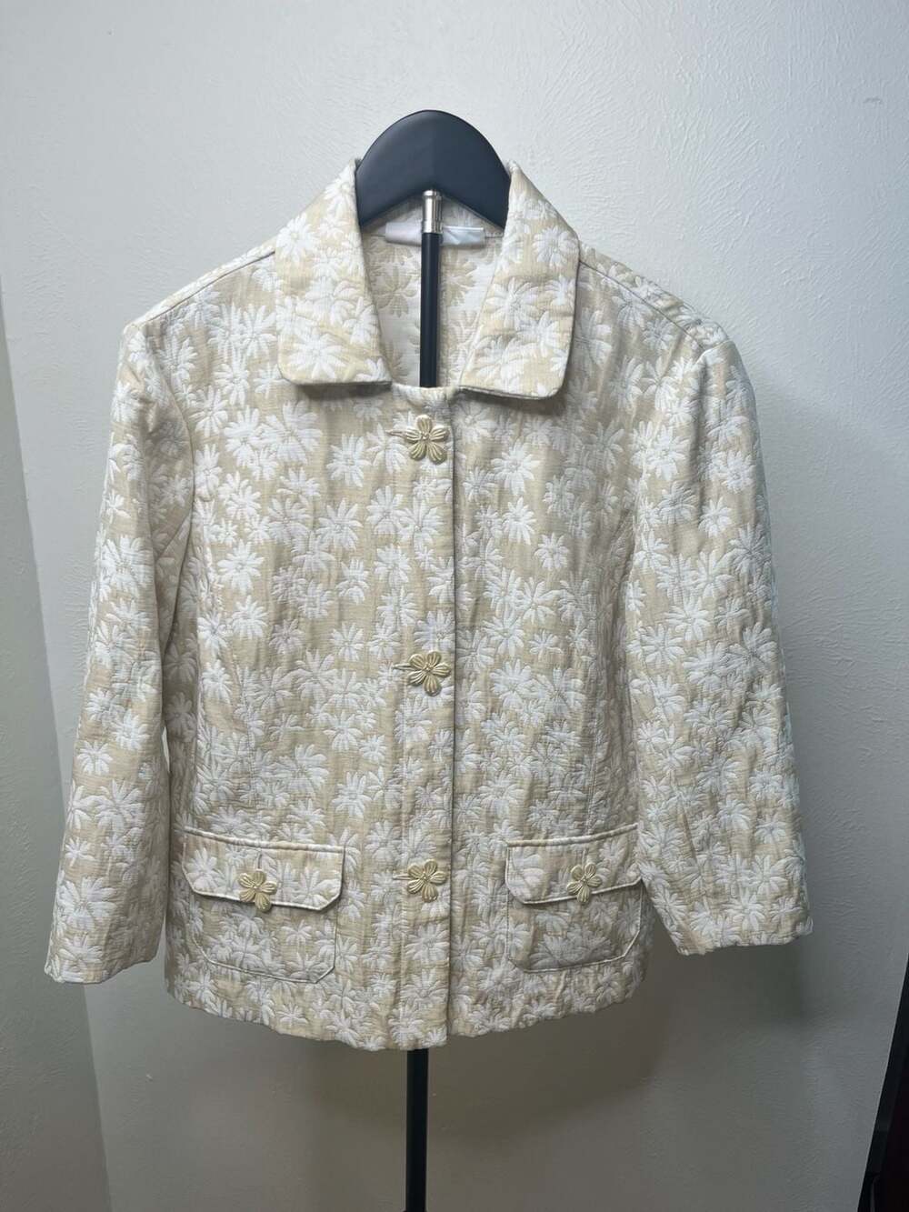 Granny Core/ Cottage Chic- Liz Claiborne Tan White Floral Daisy Button Blazer Ja